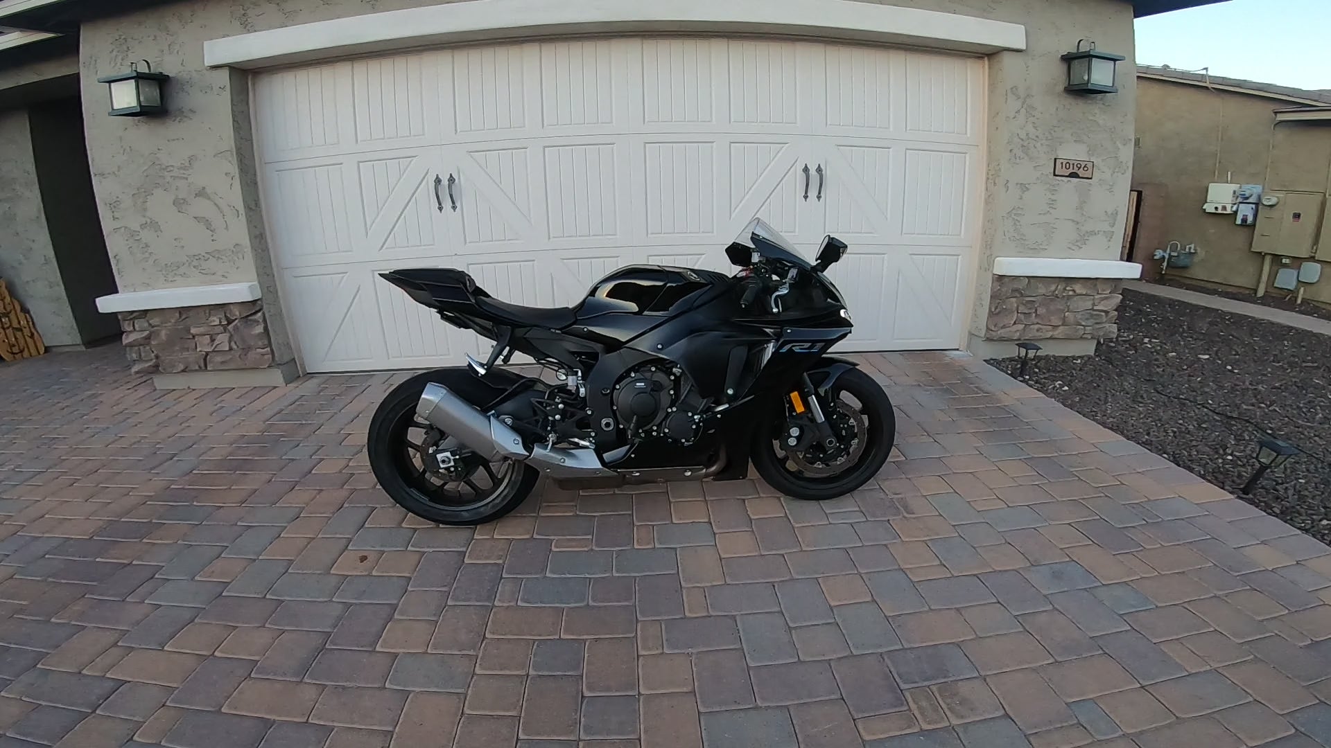 Yamaha R1  tail tidy video