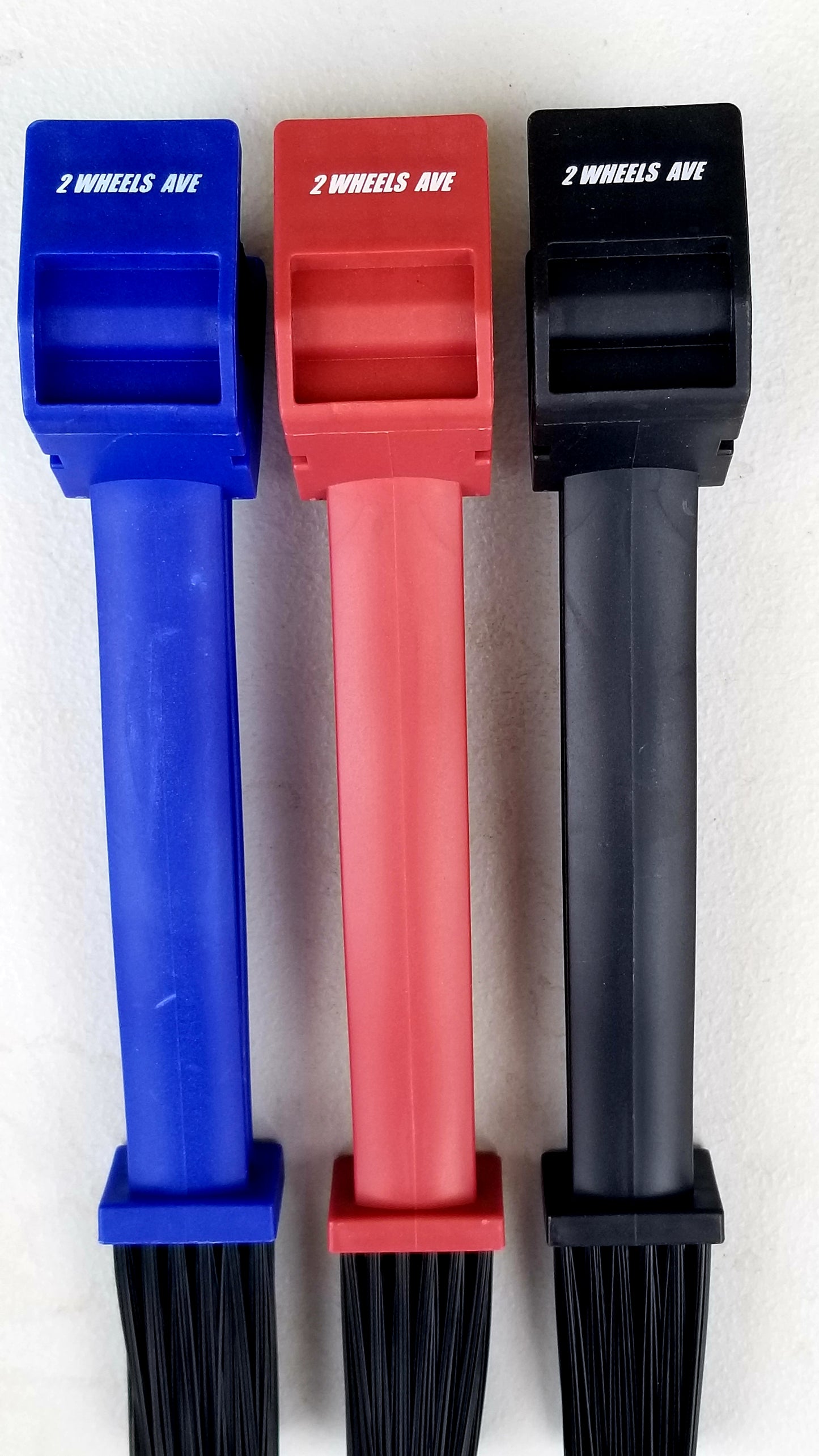 chain brush blue red black