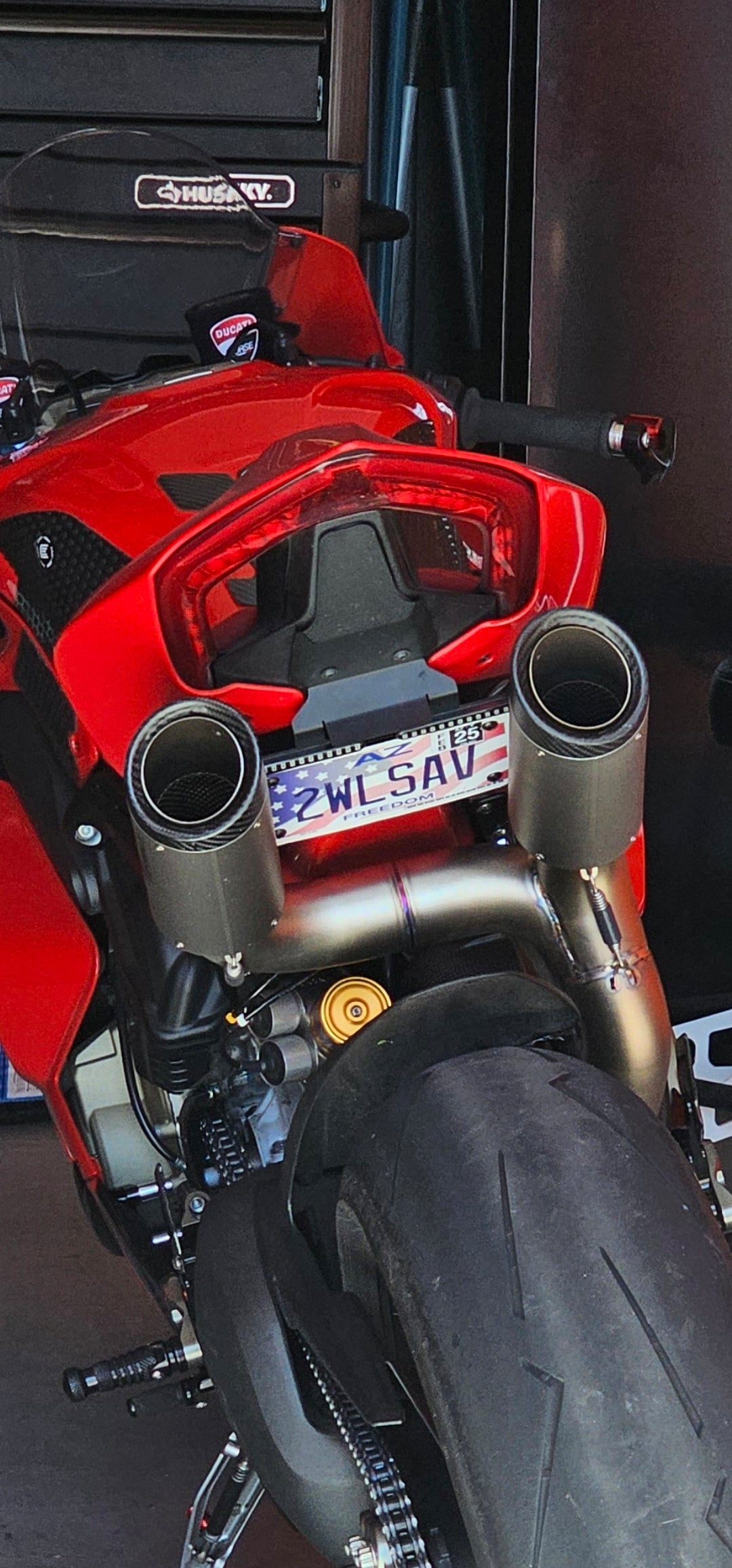 Fender eliminator with Spark Exhaust 